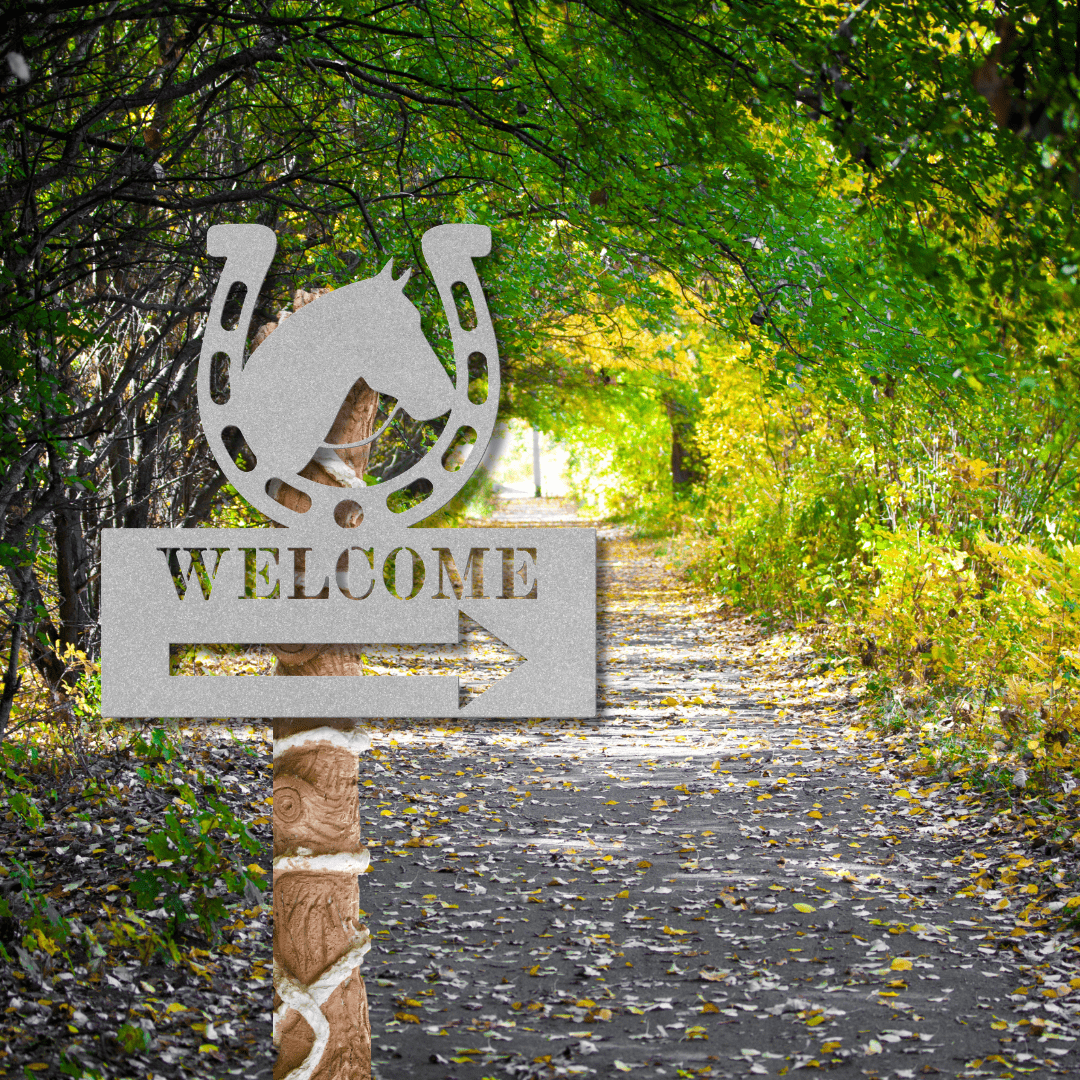 Wall Art Silver / 12 Inch Horse Shoe Welcome Sign with Right Arrow